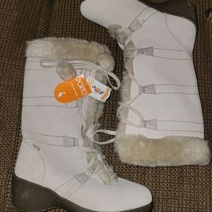 Sporto lace up boots ..never worn..still has tags on ..